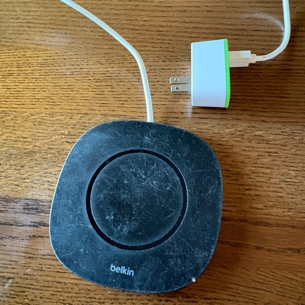 Belkin Black Smartphone with Wireless Charging Pad - Picture 2 of 4